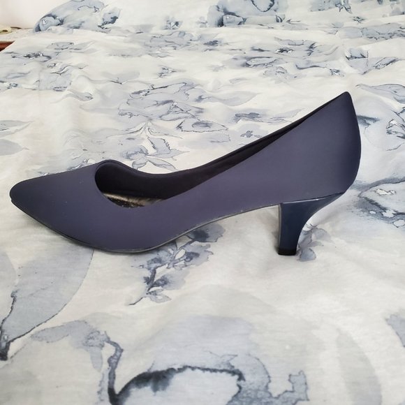 Abella dark navy blue kitten heel shoes / pumps - NWT - Picture 5 of 7